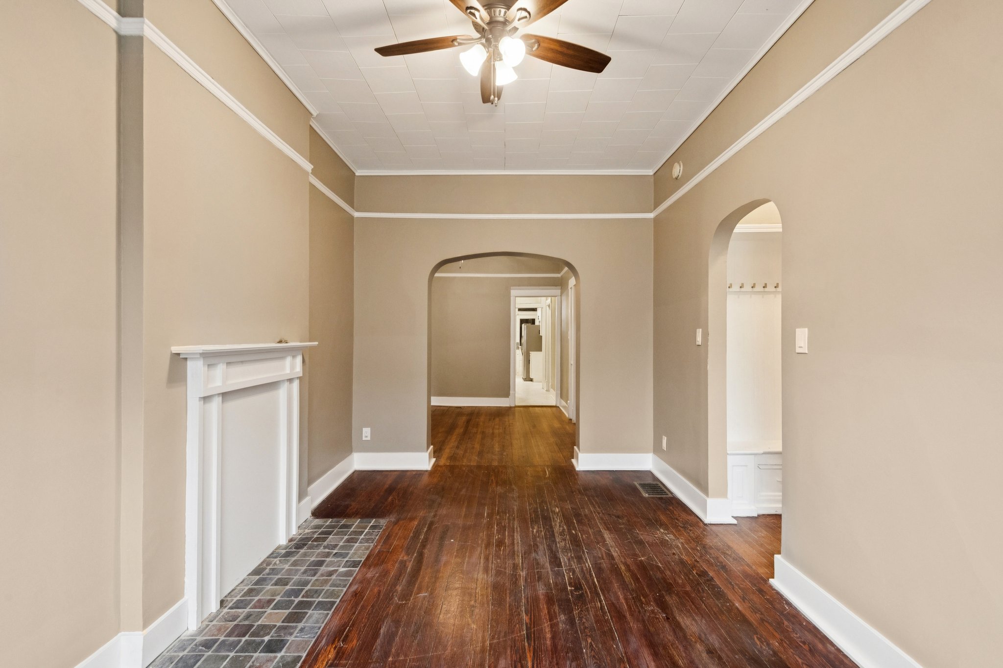 903 W Addison St_002.jpg