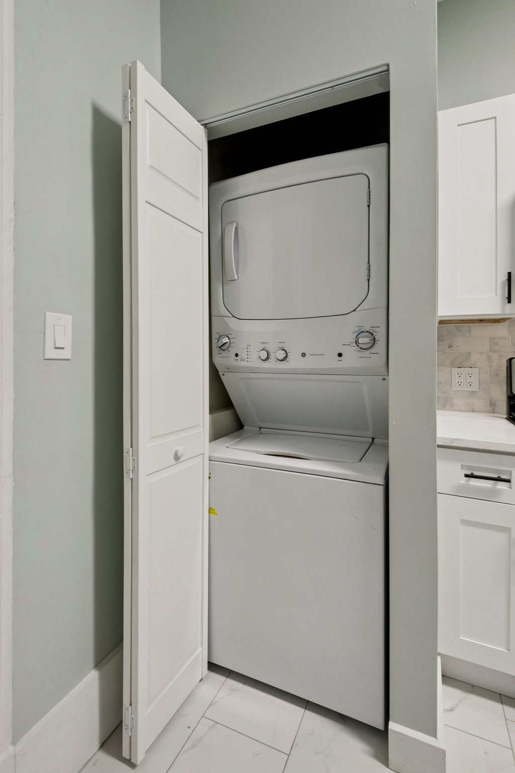 903 W Addison St_010.jpg