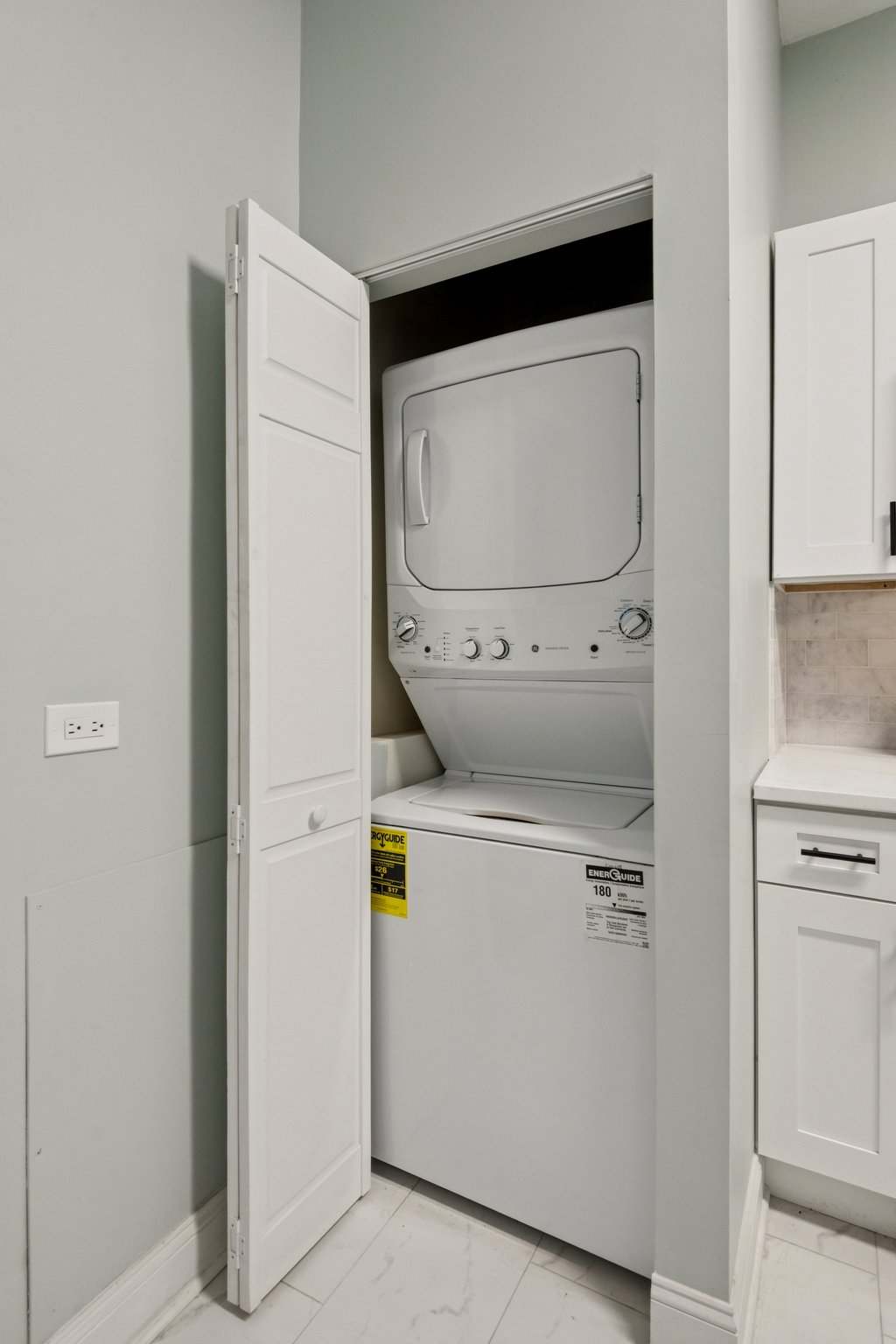 903 W Addison St_021.jpg