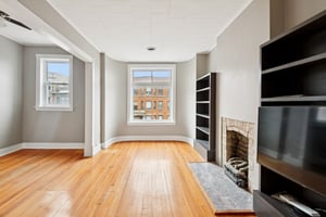 903 W Addison St_012.jpg