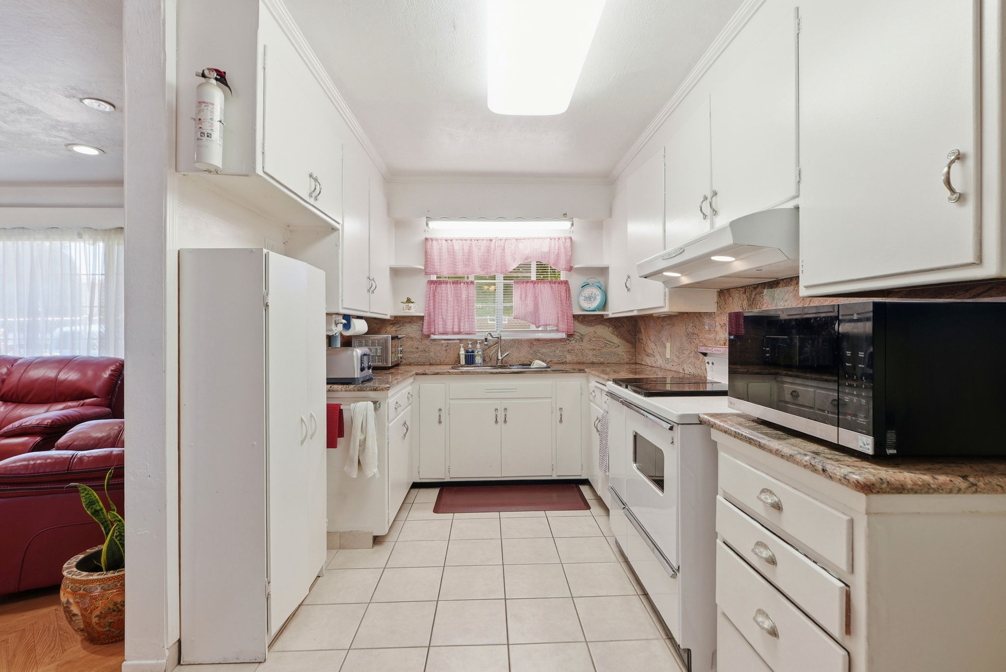 014_F8_9034 Birch St
