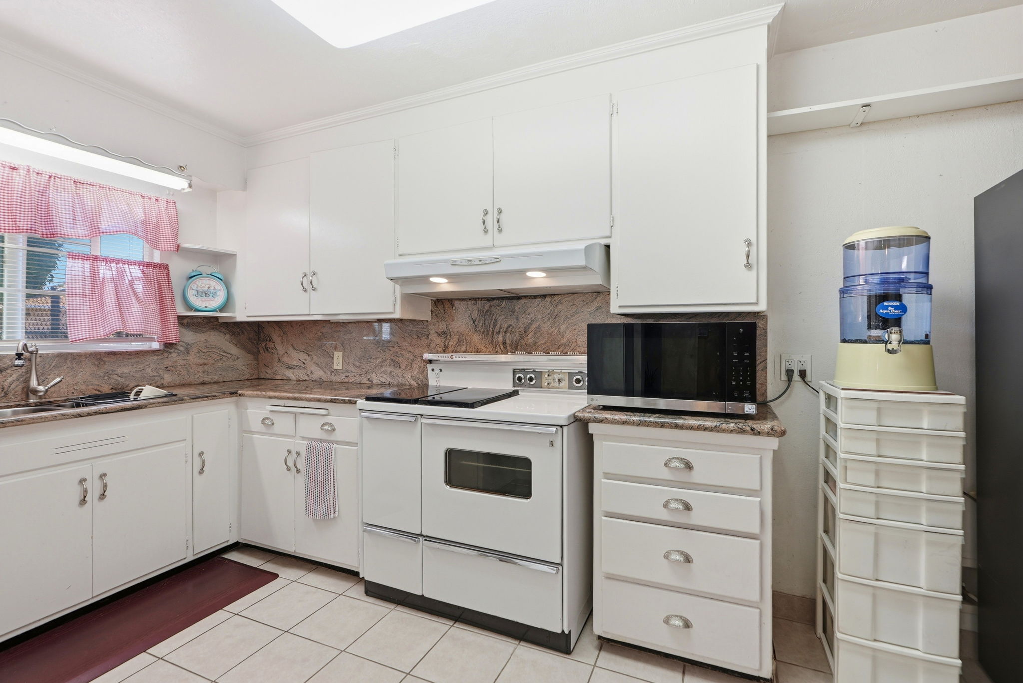 015_F8_9034 Birch St