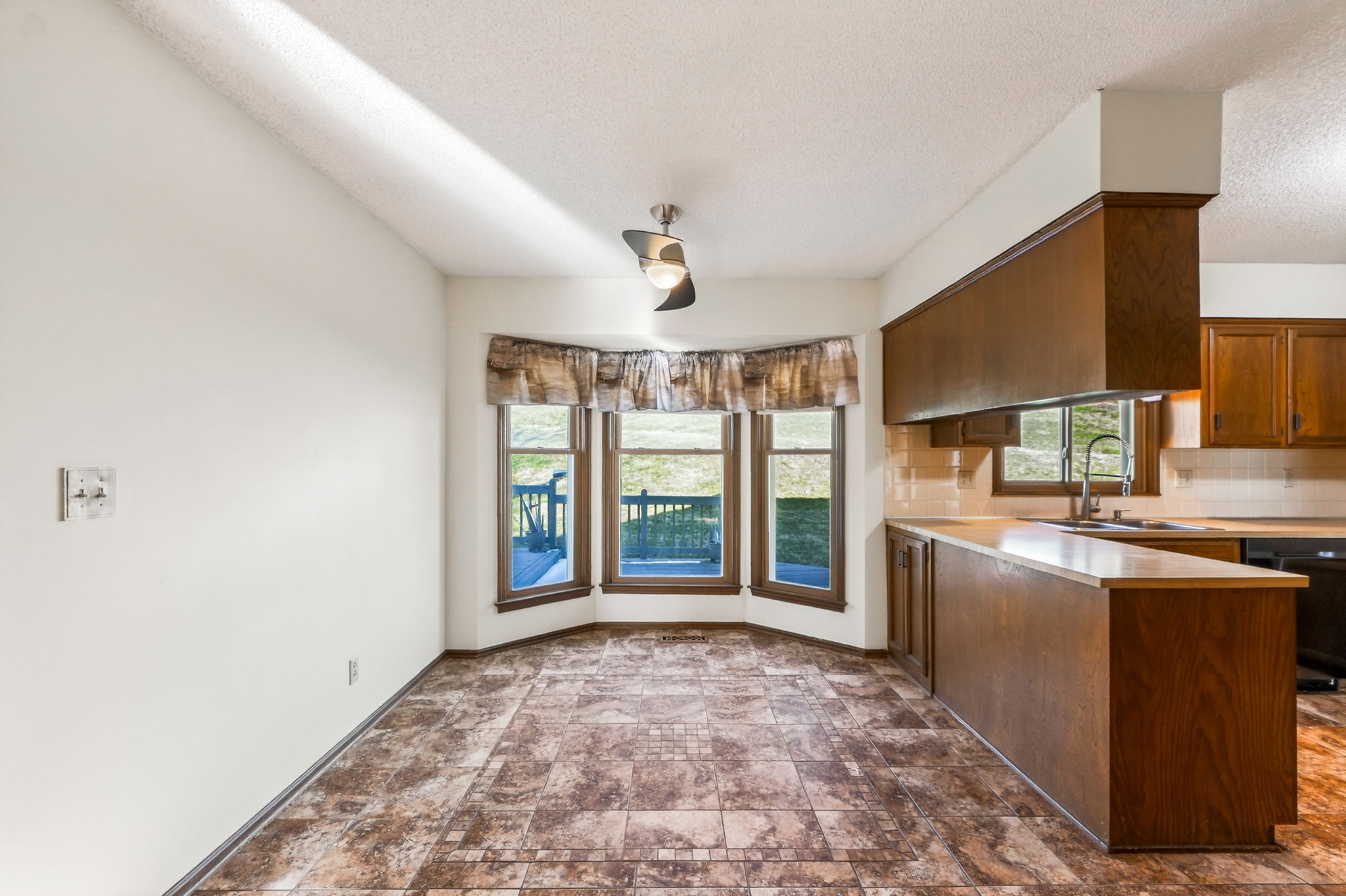 904 Blueberry Ln-020