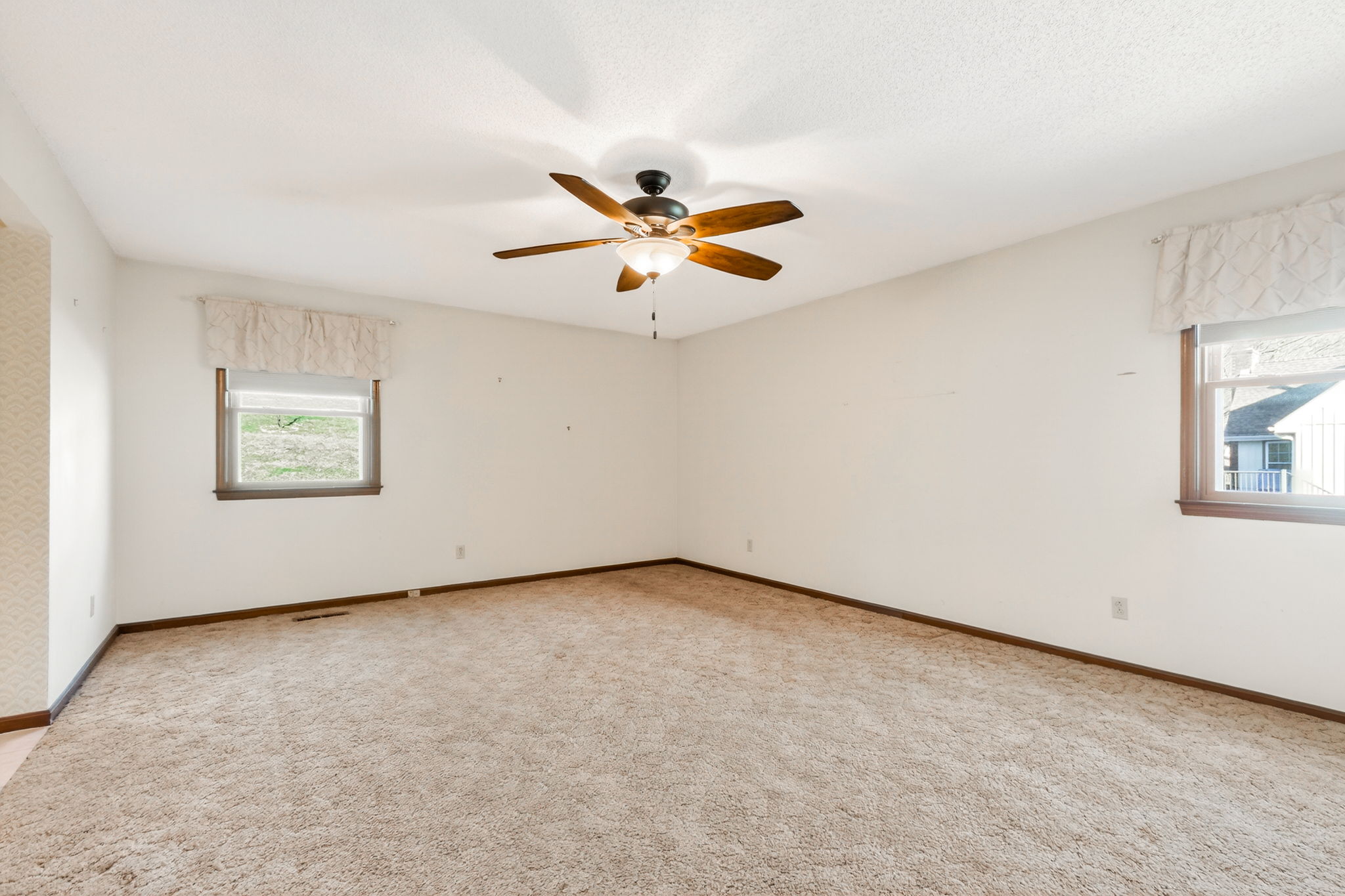 904 Blueberry Ln-024