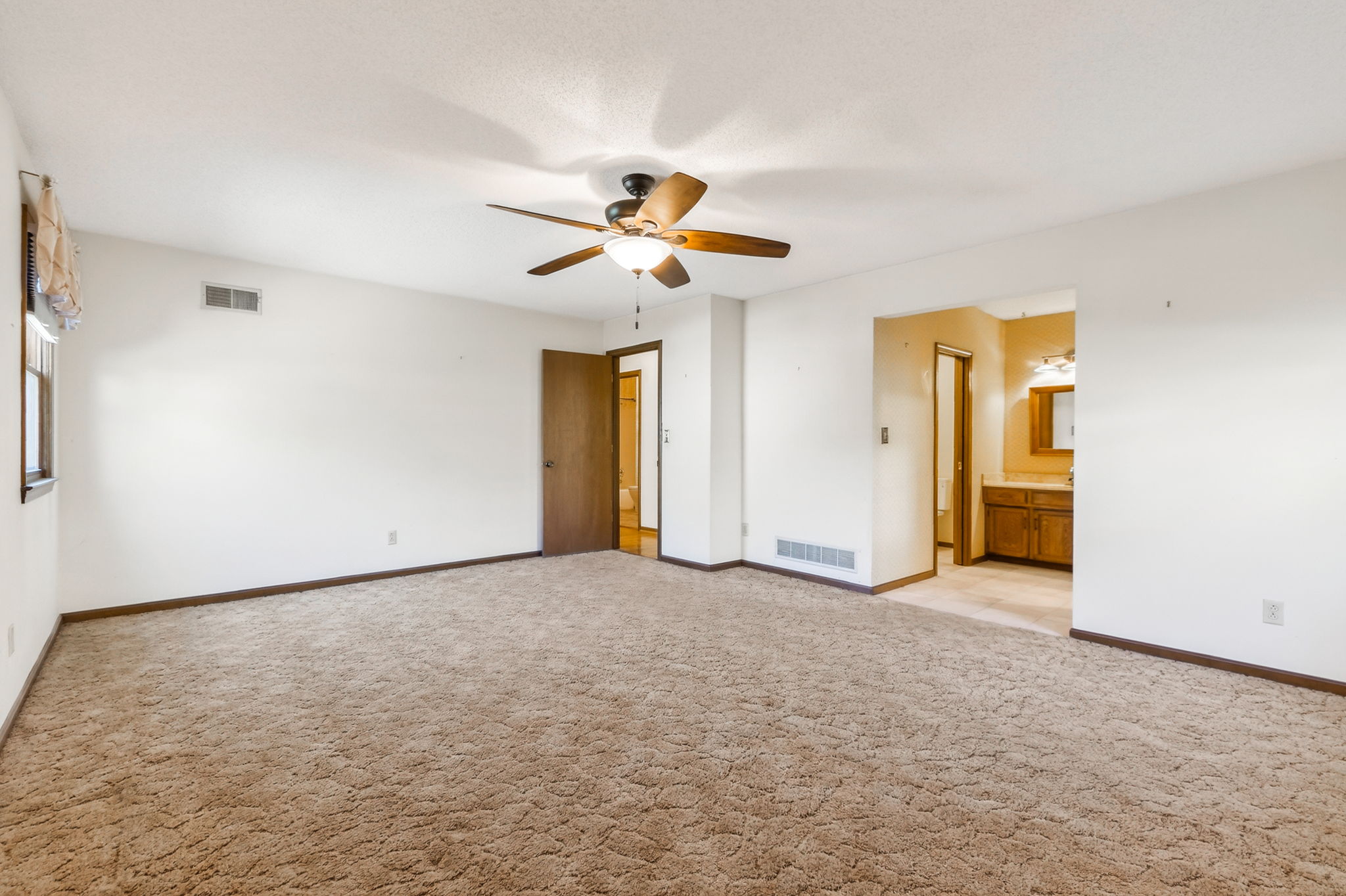 904 Blueberry Ln-025