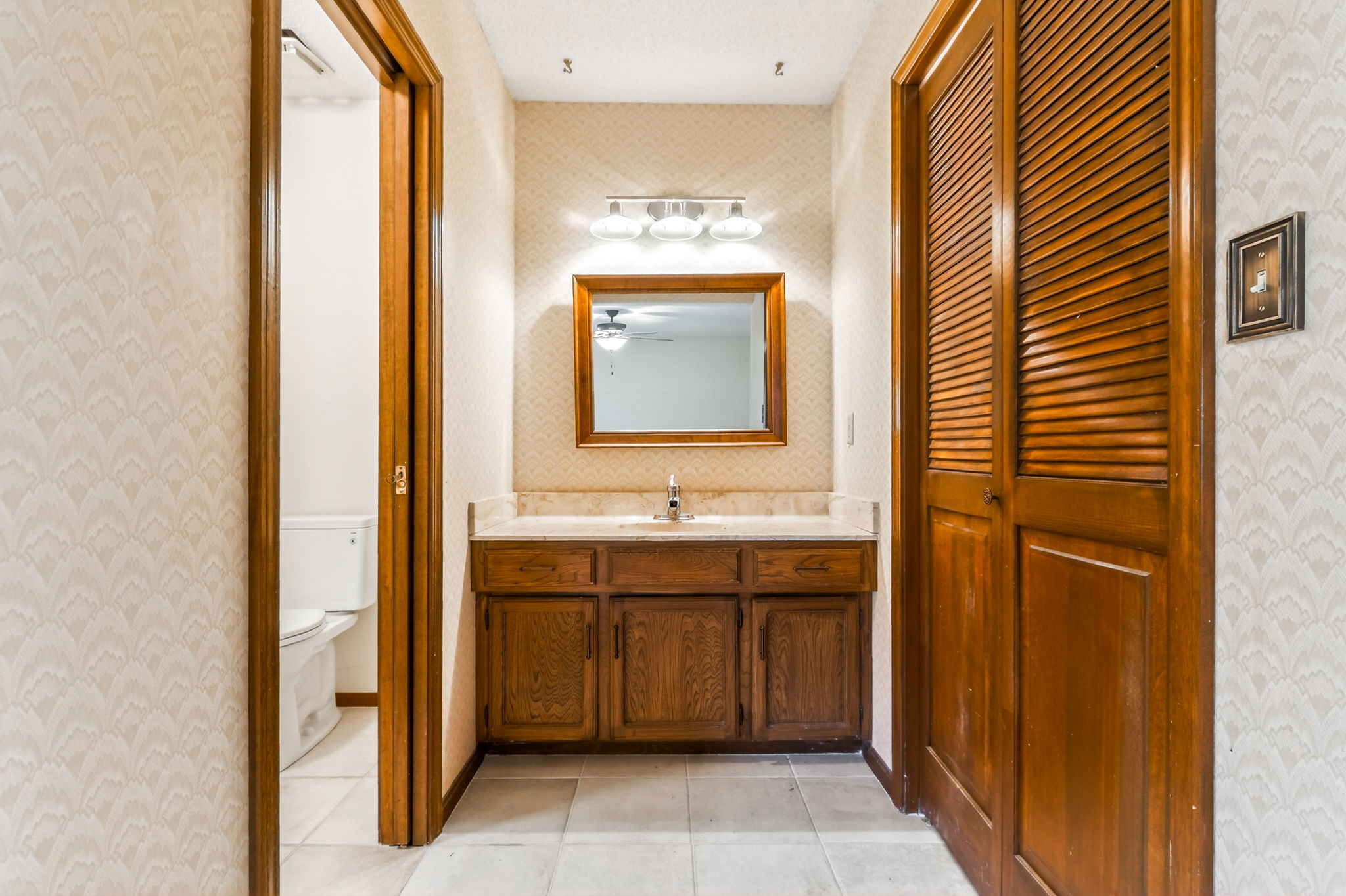 904 Blueberry Ln-026