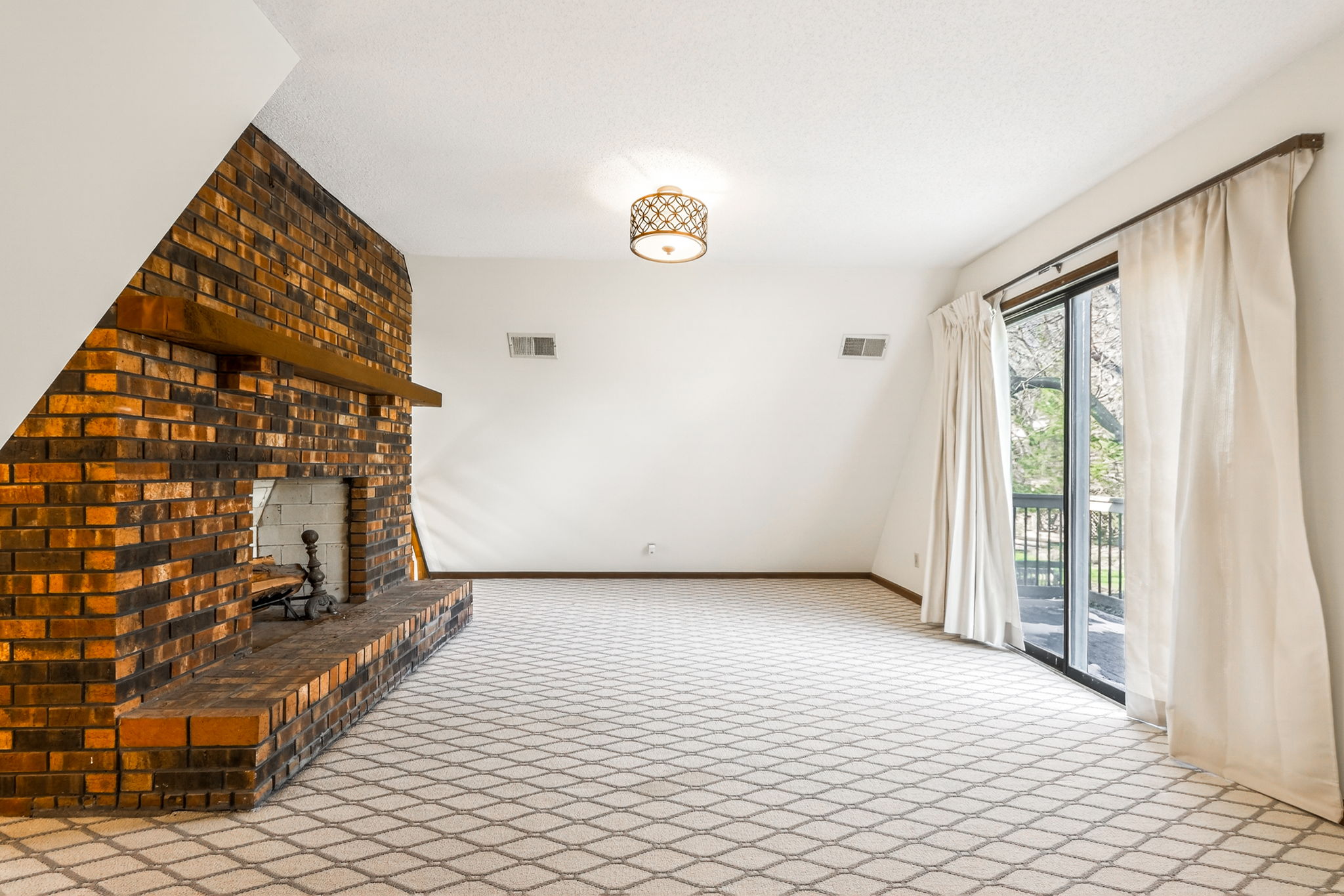 904 Blueberry Ln-033