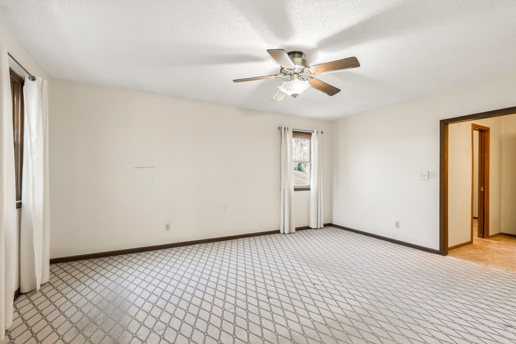 904 Blueberry Ln-036