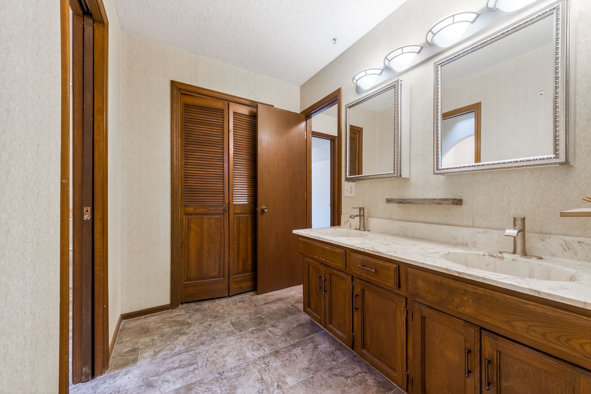 904 Blueberry Ln-039