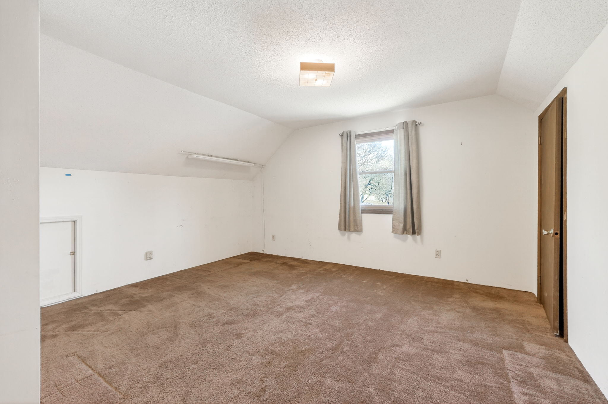 904 Blueberry Ln-044