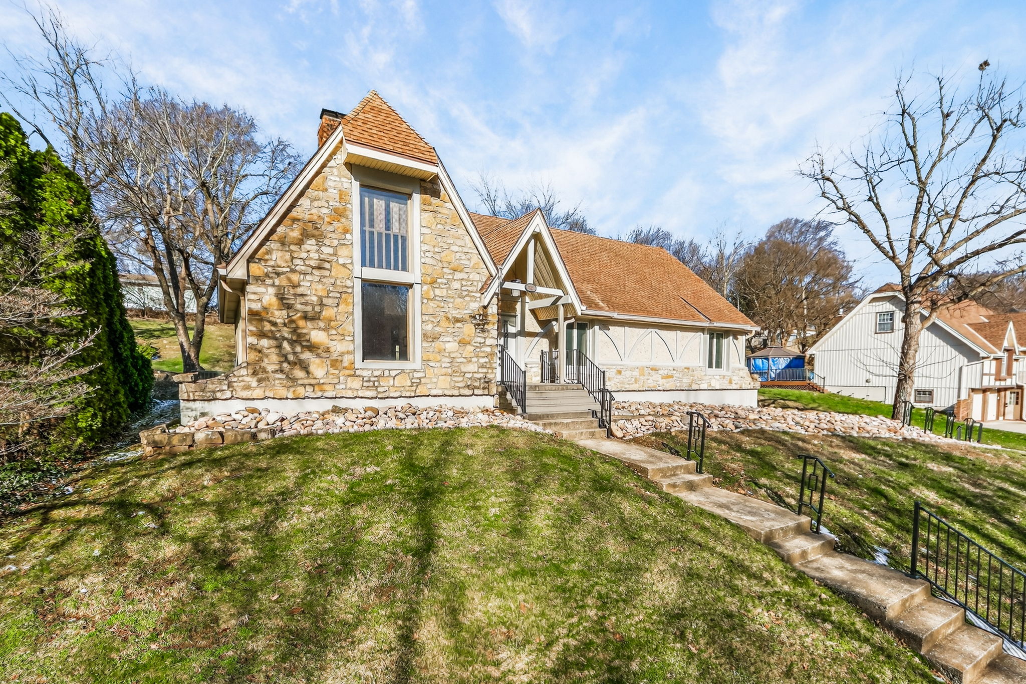 904 Blueberry Ln-002