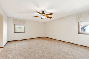 904 Blueberry Ln-024