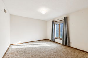 904 Blueberry Ln-030