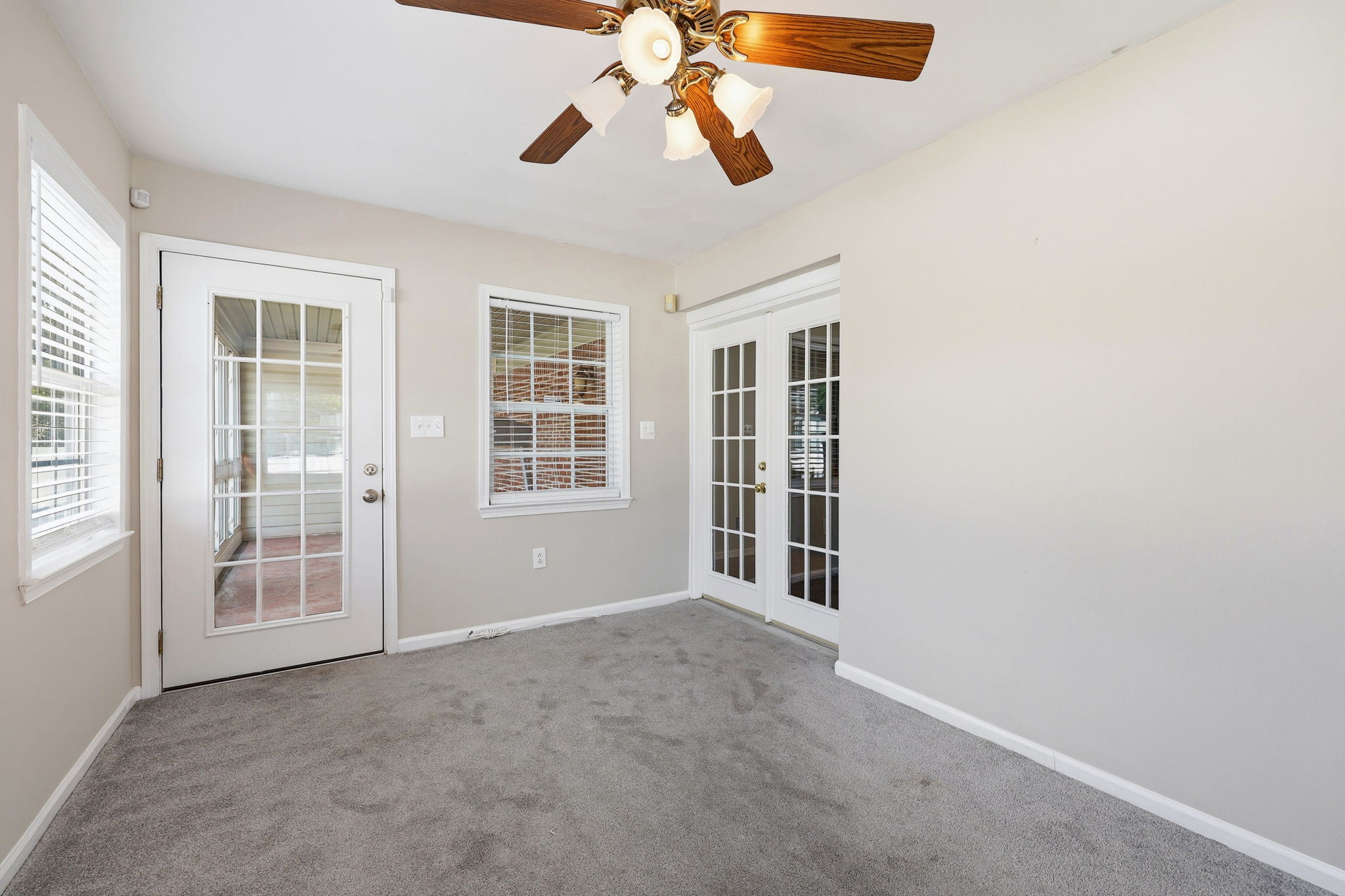  Photo 34