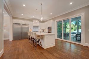 Kitchen/Breakfast Bar