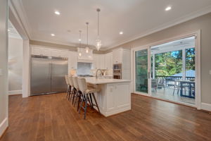 Kitchen/Breakfast Bar