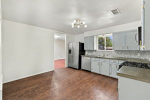 Kitchen/Eating Area