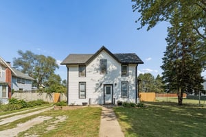 9893 - 904 Main St_002.jpg