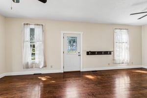 9893 - 904 Main St_004.jpg