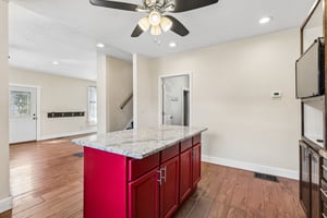9893 - 904 Main St_009.jpg