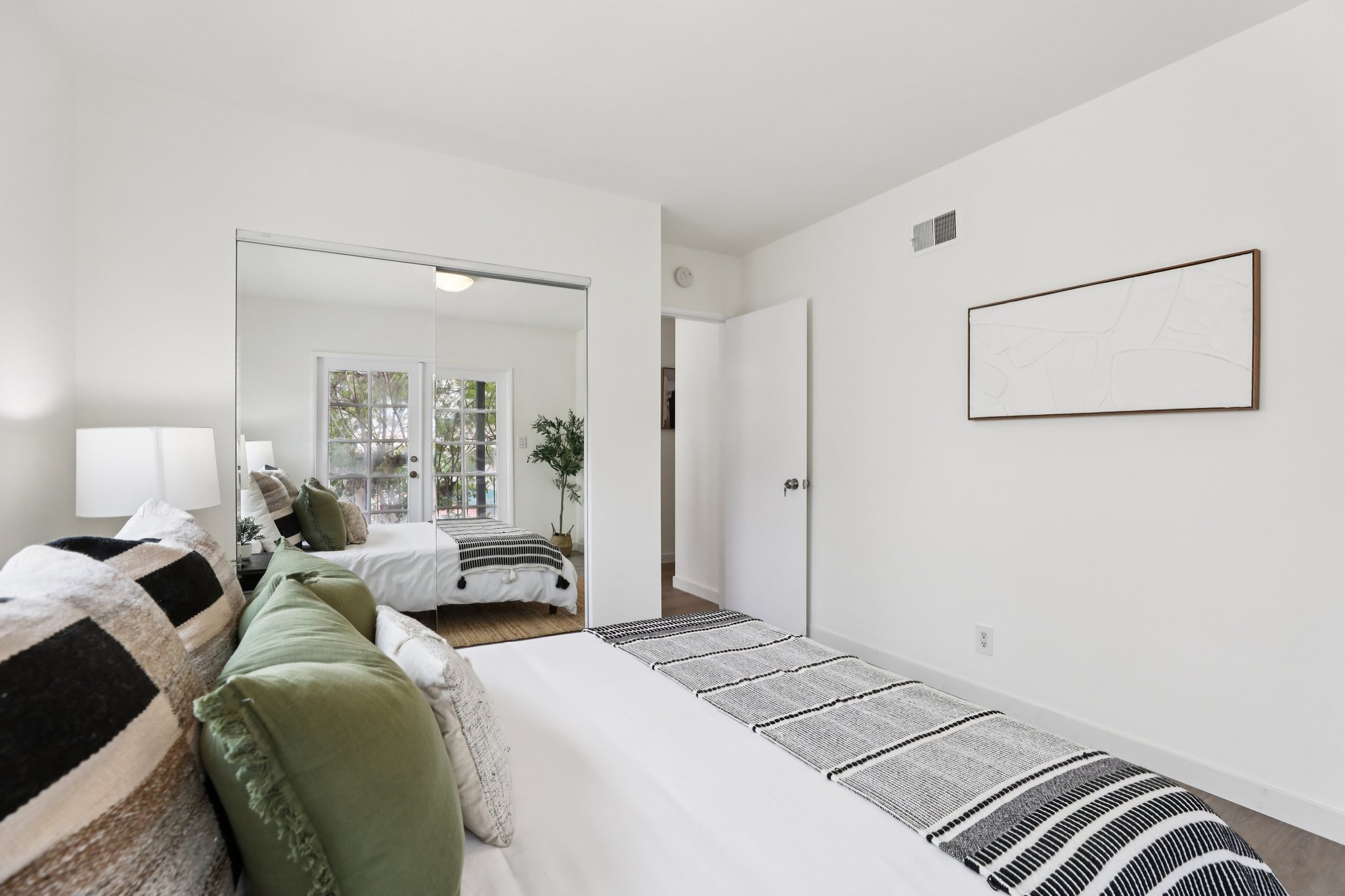 Vincent St-S2502-026.jpg