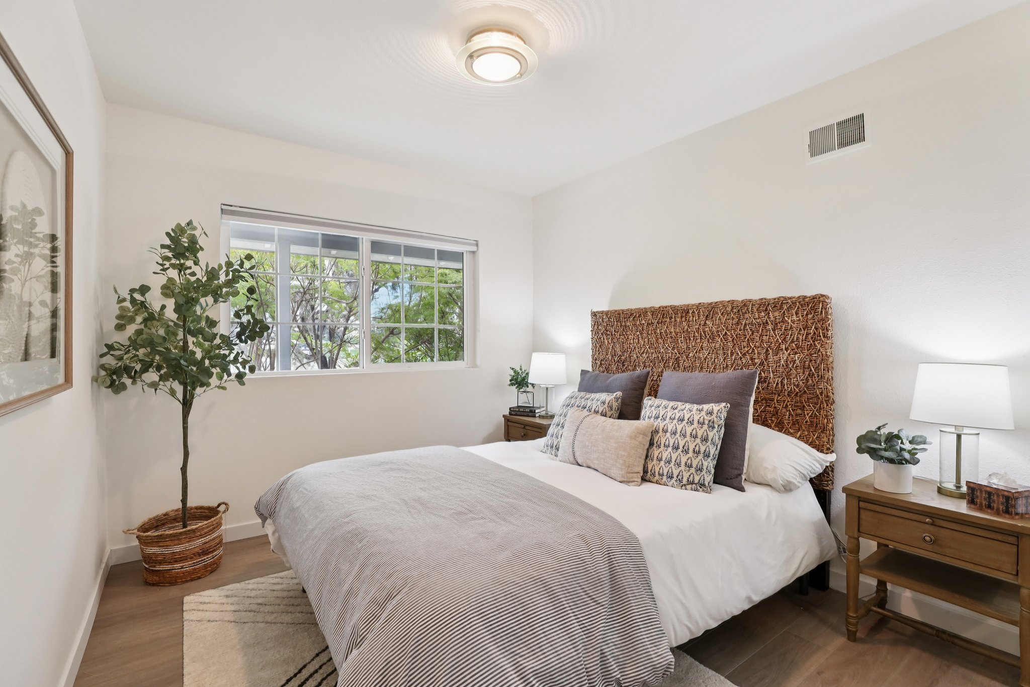 Vincent St-S2502-031.jpg