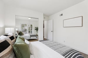 Vincent St-S2502-026.jpg