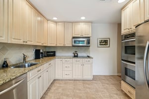 Woodmere Dr-0806-012.jpg