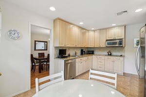 Woodmere Dr-0806-015.jpg