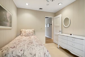 Woodmere Dr-0806-020.jpg