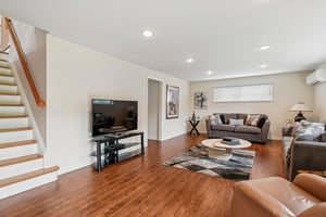 Woodmere Dr-0806-025.jpg