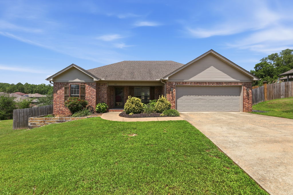 Residential real estate media in Benton, Arkansas by Avery & Bryant