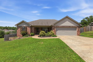 Residential real estate media in Benton, Arkansas by Avery & Bryant