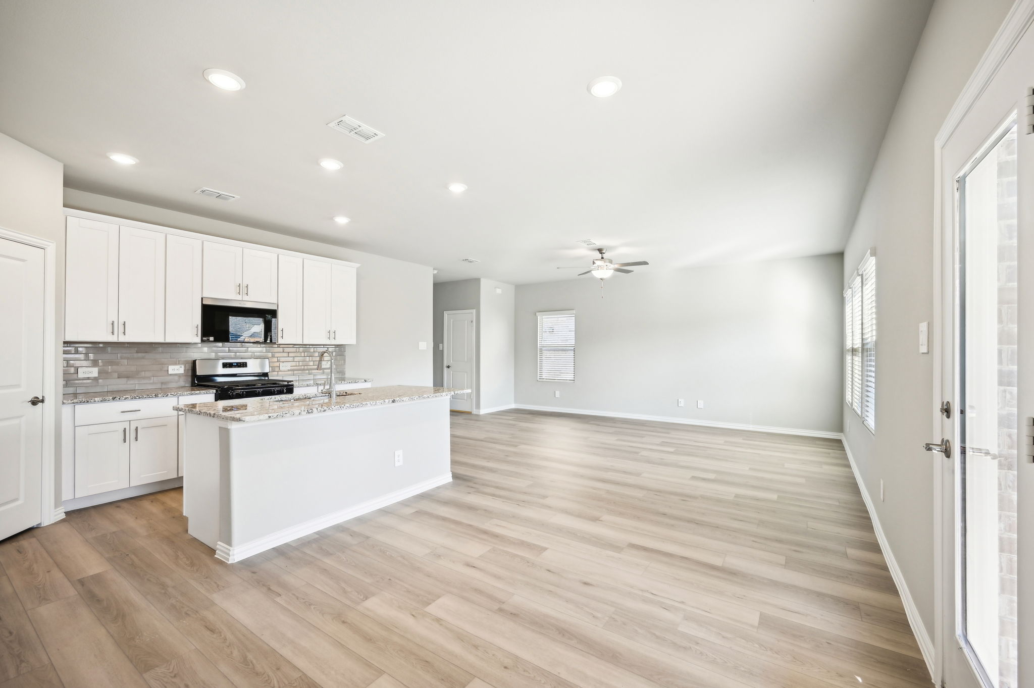 DFW - Eastridge - 905 Rosemary Hill Dr, Princeton, TX 75407 - 009