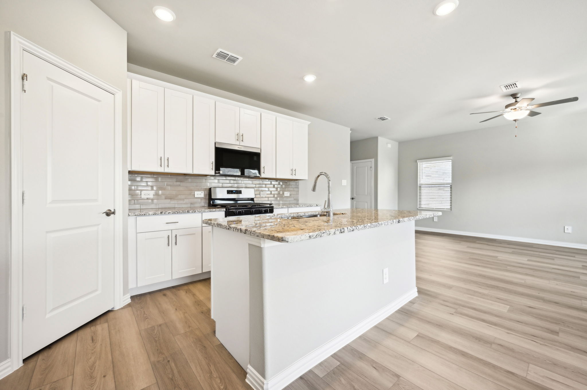 DFW - Eastridge - 905 Rosemary Hill Dr, Princeton, TX 75407 - 010