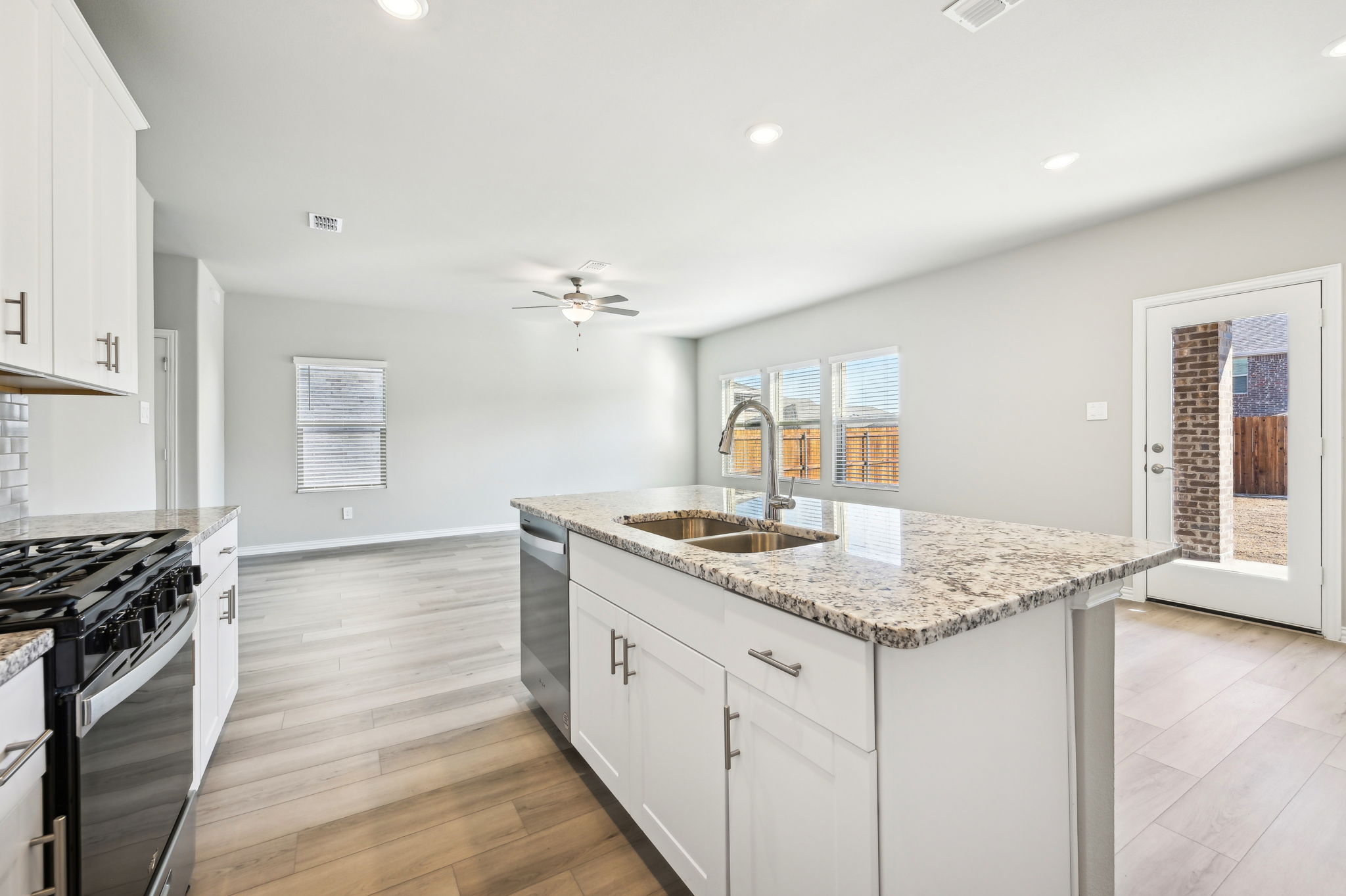 DFW - Eastridge - 905 Rosemary Hill Dr, Princeton, TX 75407 - 012