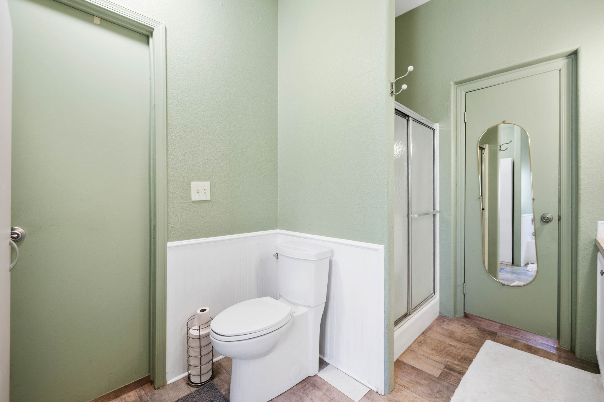 Primary Bathroom (3)