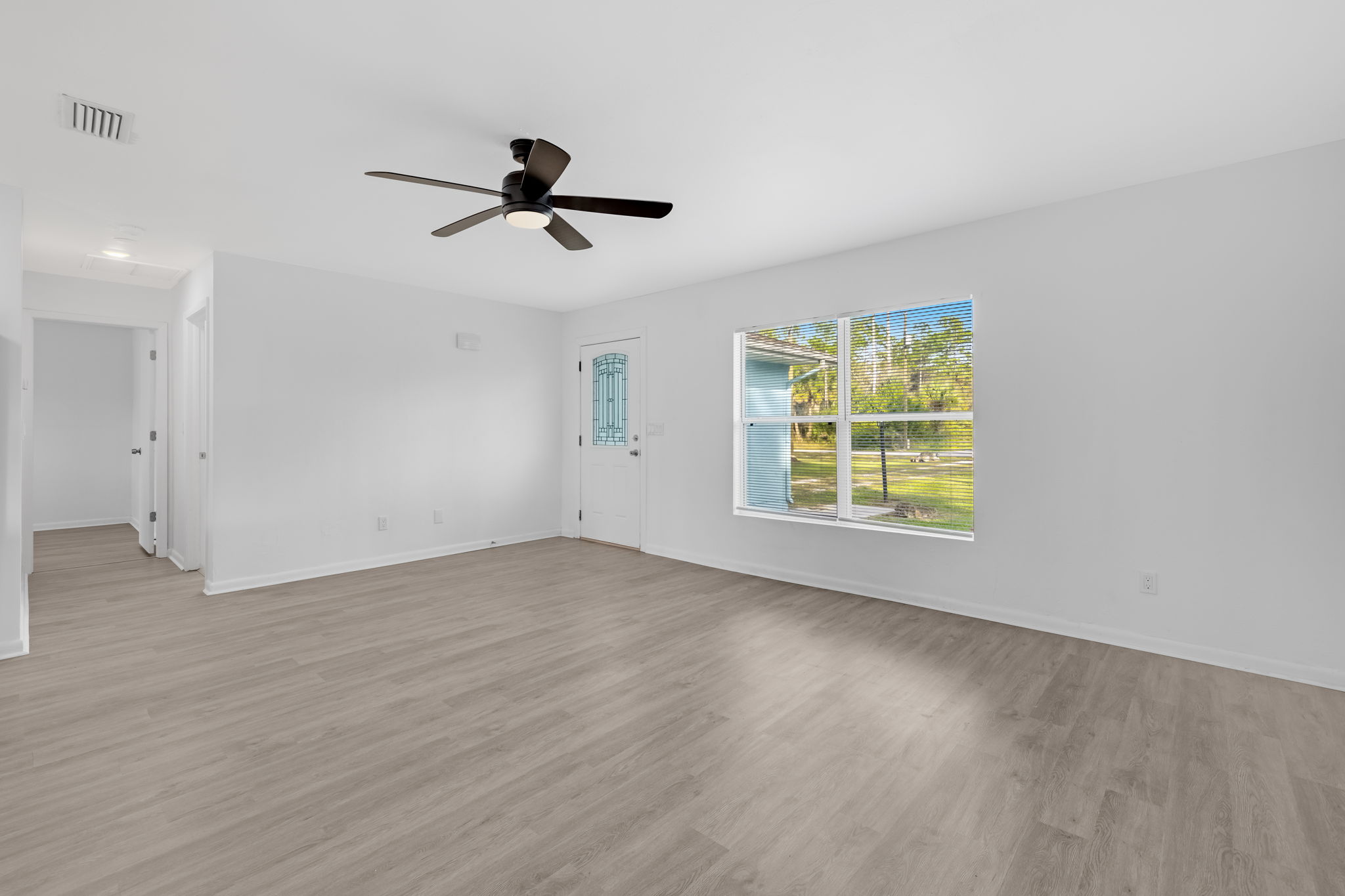 Living Room 3 of 4