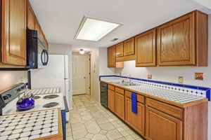 Cinnebar Dr-1305-015.jpg
