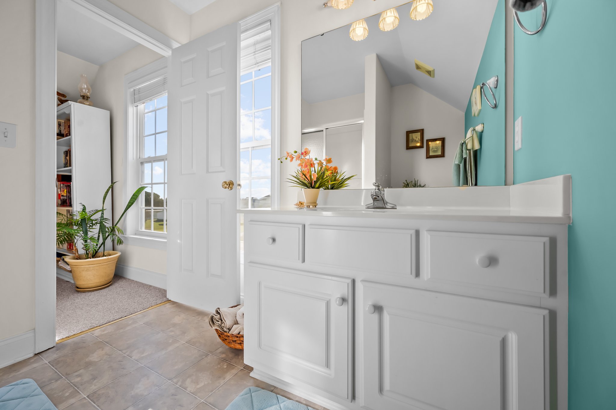 Loft Full Bathroom