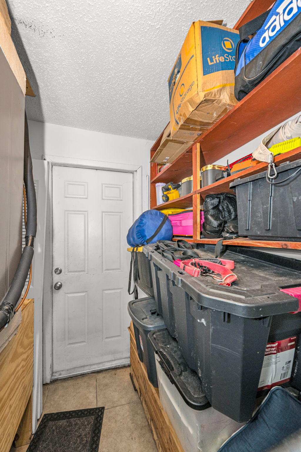 906 Laundry Room 1