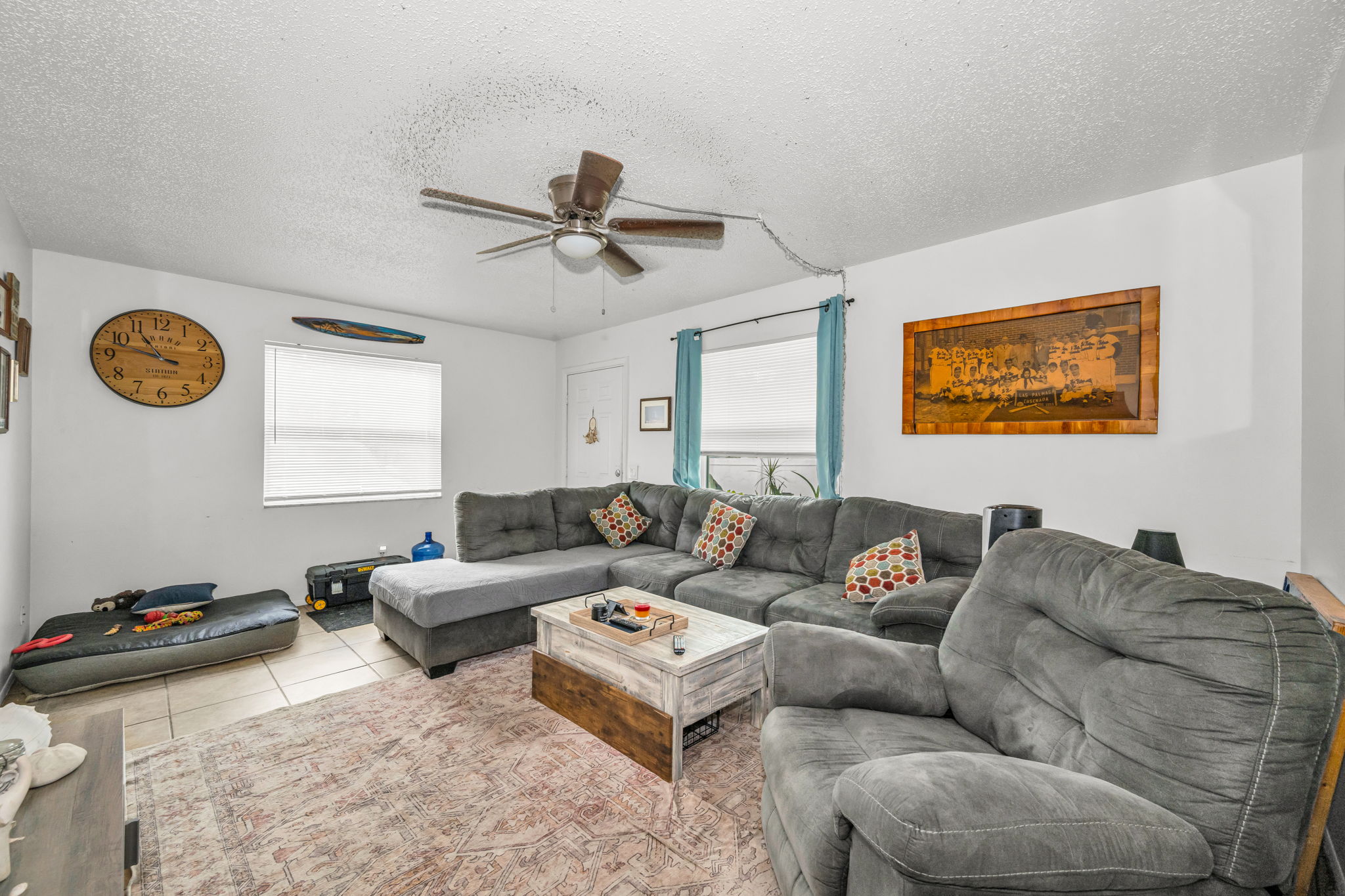 906 Living Room 2