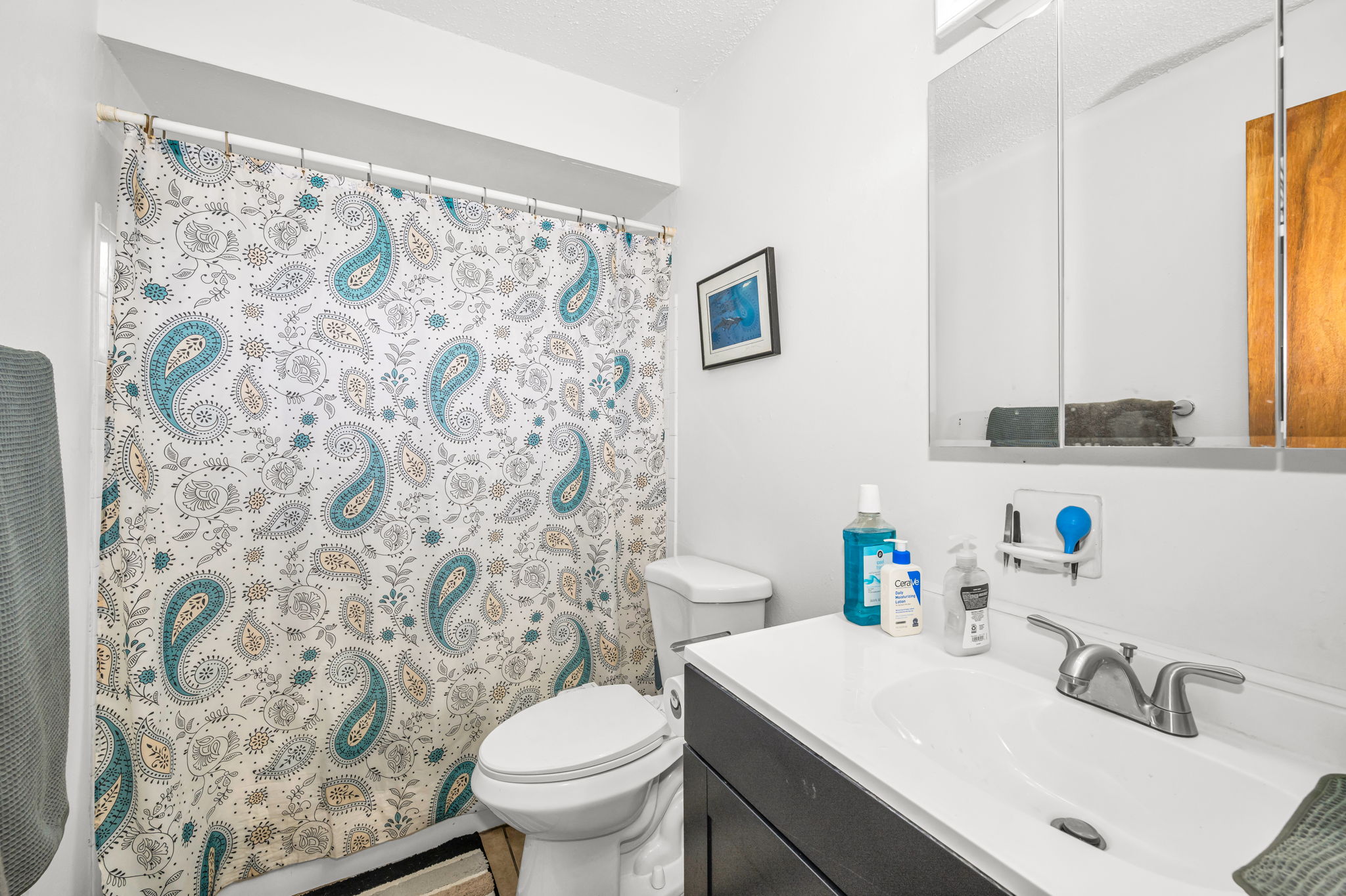 906 Bathroom 1a