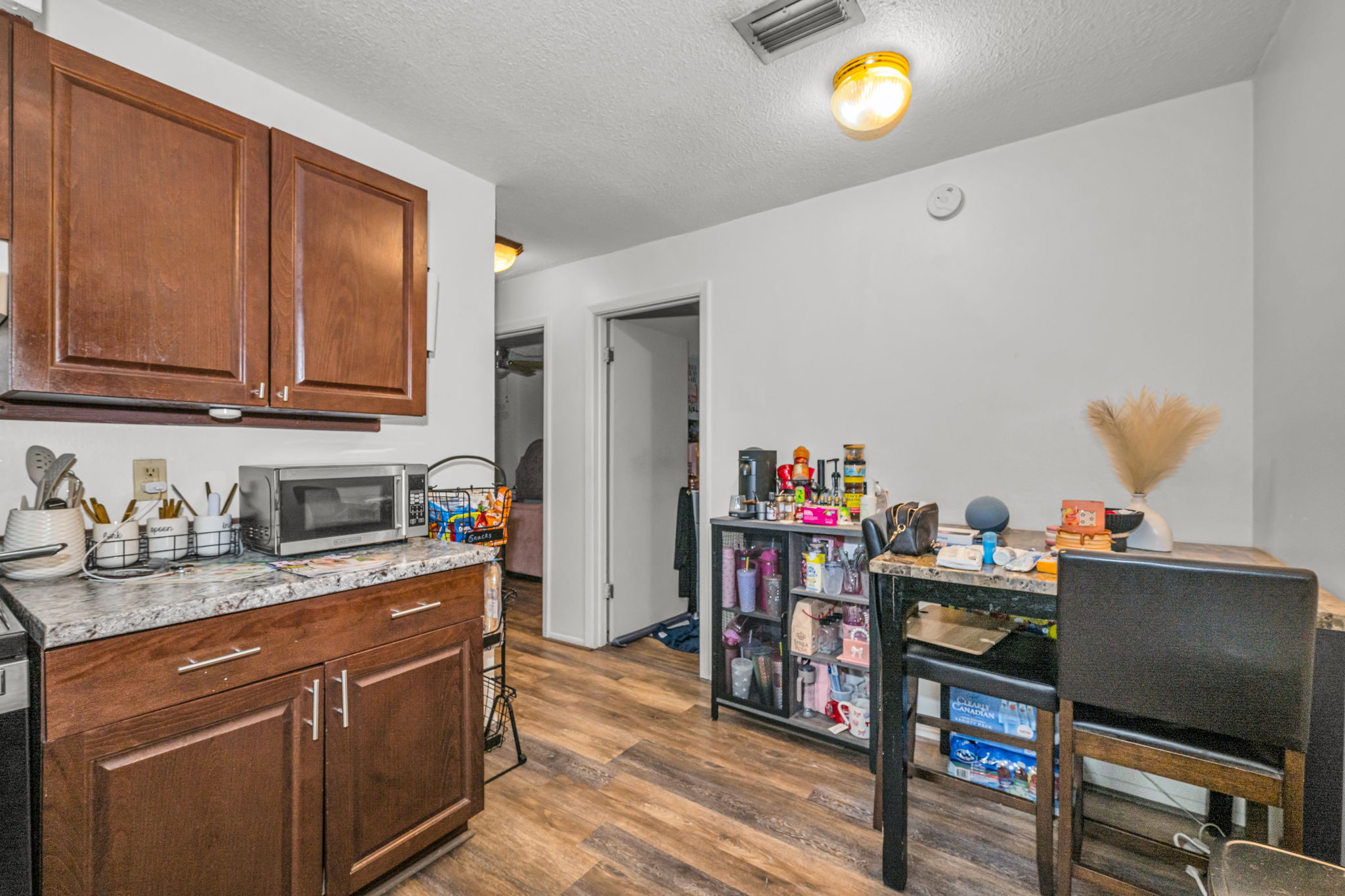 908 Kitchen 4