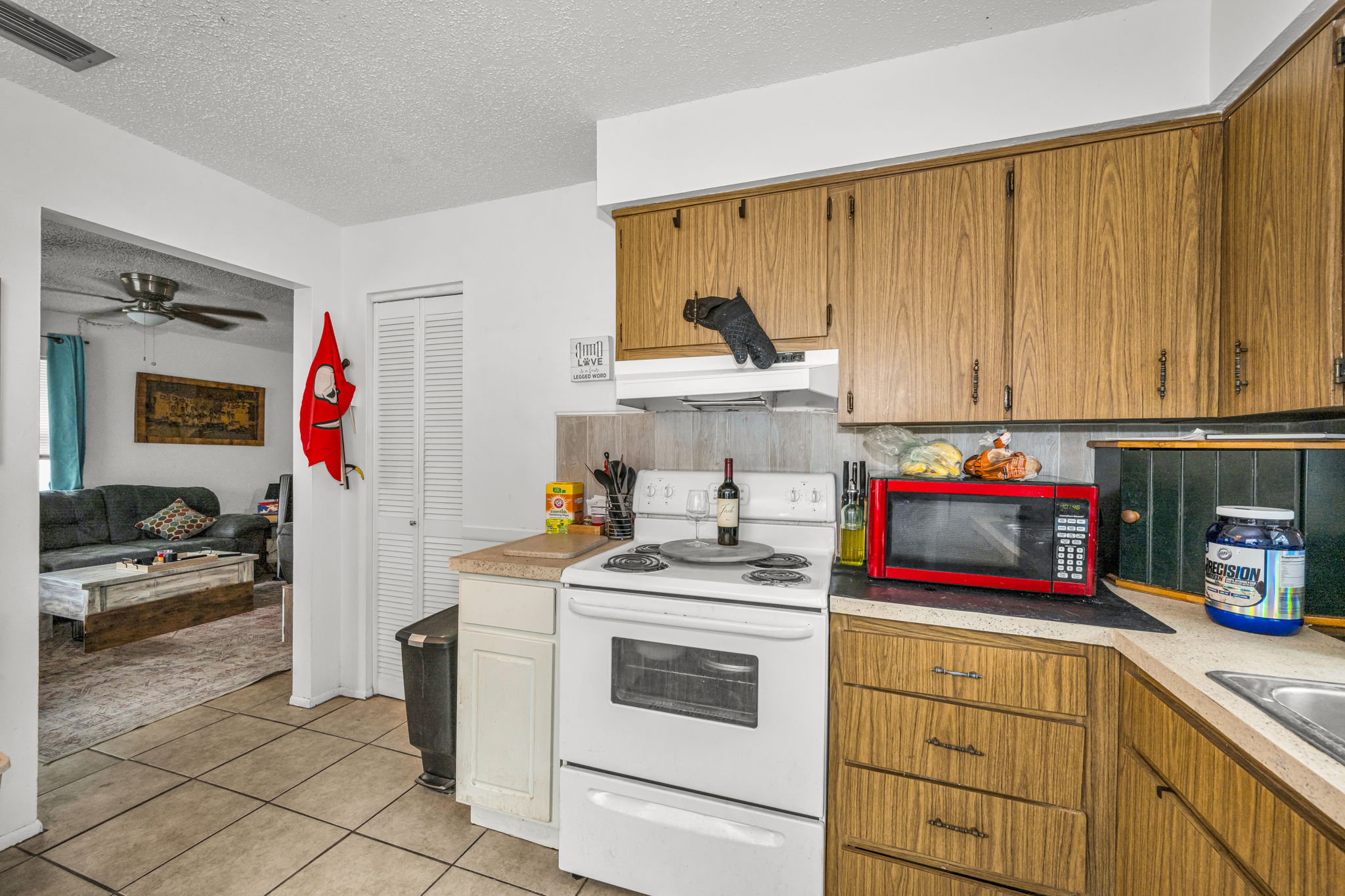 906 Kitchen 5