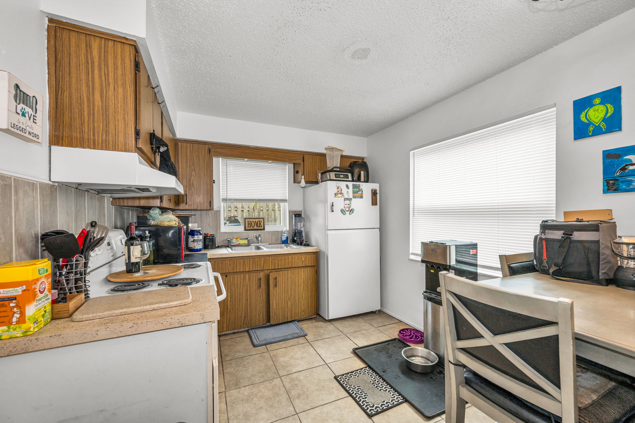 906 Kitchen 1