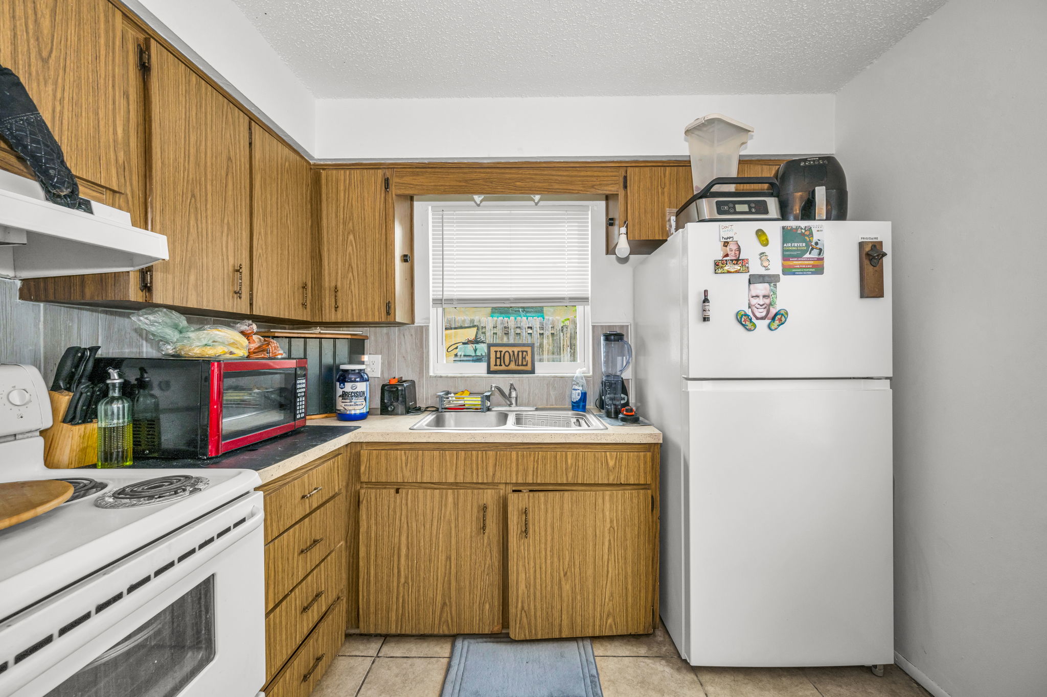 906 Kitchen 3
