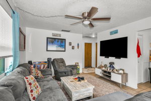 906 Living Room 4
