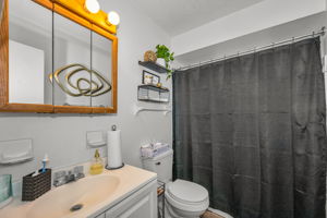 908 Bathroom 1a