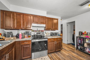 908 Kitchen 3